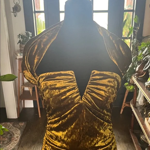 Zara green velvet midi dress with a V-neckline - Picture 9 of 9